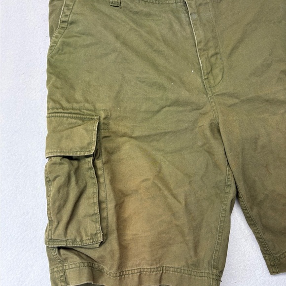 Foot Locker Cargo Shorts Men’s Sz 40 Army Green 12” Inseam Y2K Outdoor Retro - Picture 3 of 8